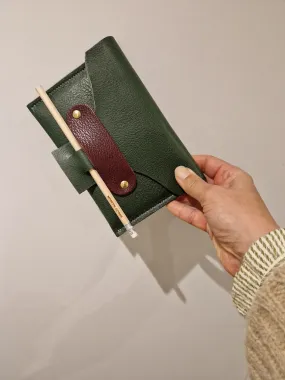 ARTIST FOLIO Pouch in Dark Green with Berry tab