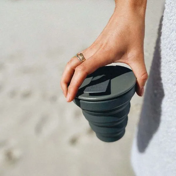 Collapsible reusable cup