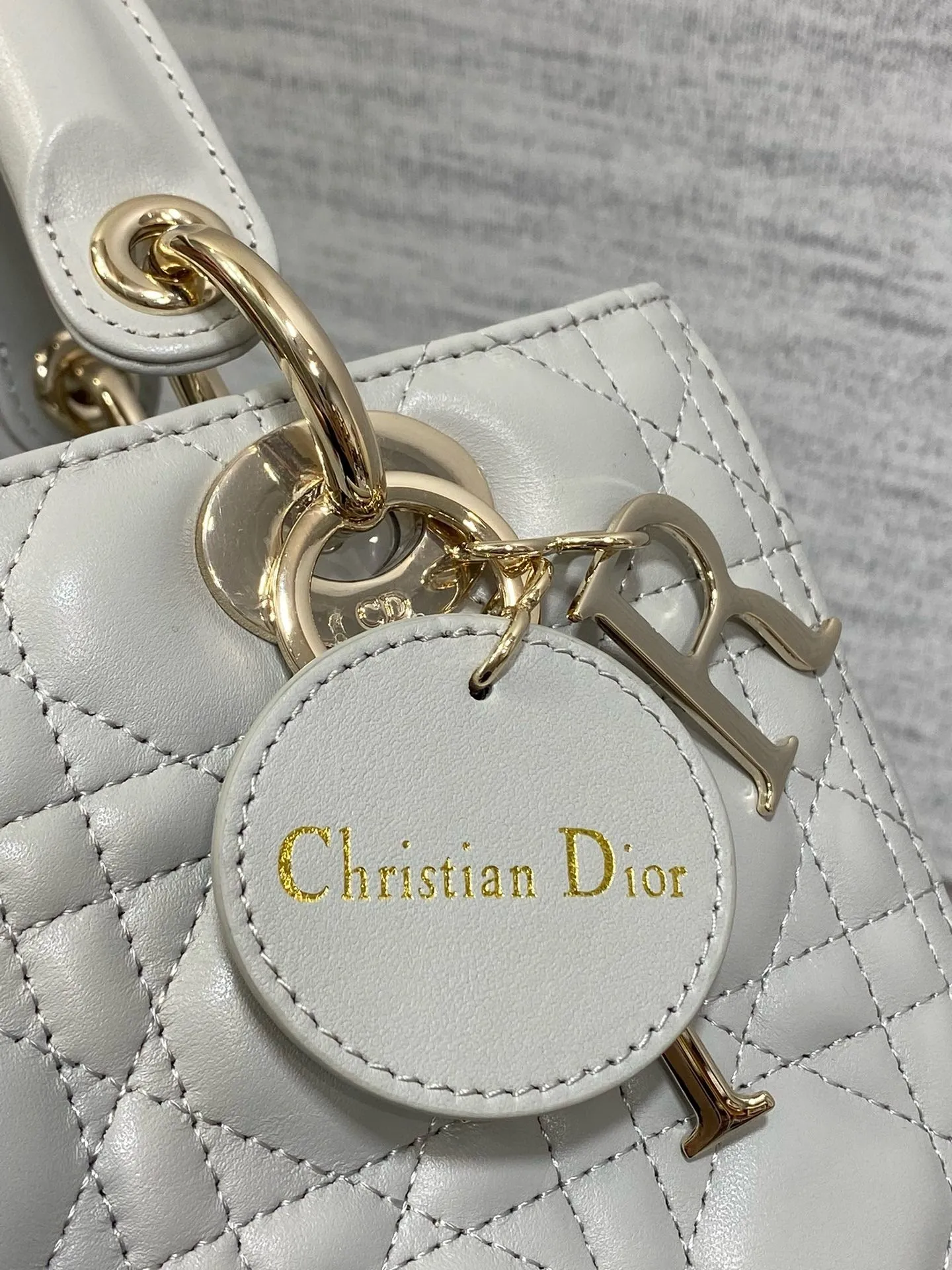 DR453 Medium Lady Dior Bag / HIGHEST QUALITY VERSION /  9.5x8.5x4.5inches