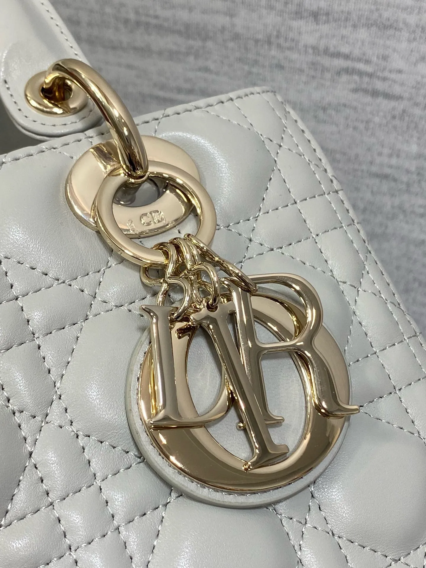 DR453 Medium Lady Dior Bag / HIGHEST QUALITY VERSION /  9.5x8.5x4.5inches