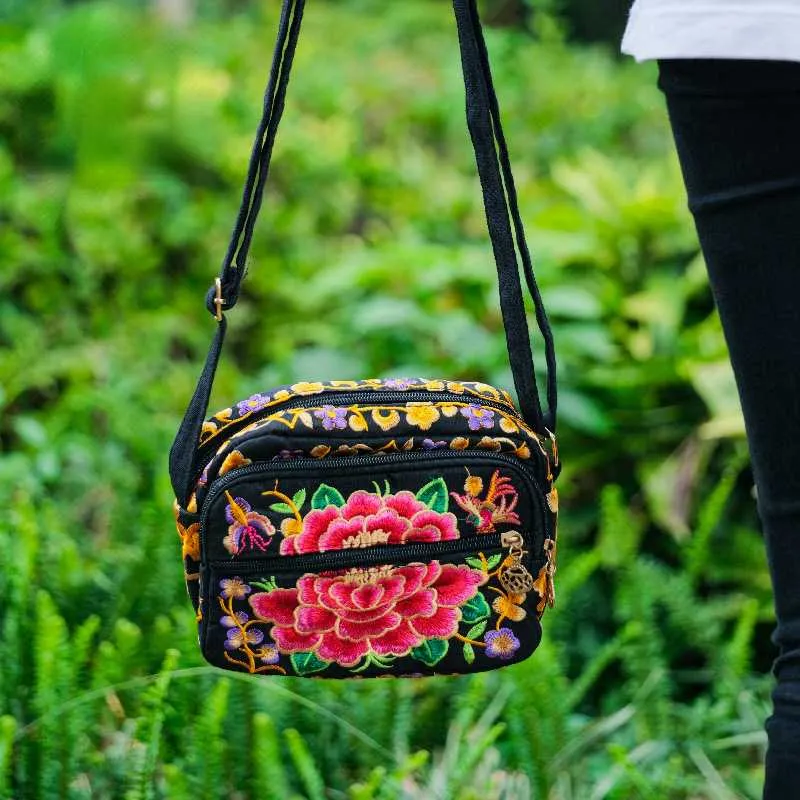 Ethnic Embroidered Multi-layer Bag Ladies Embroidered Casual Cloth Bag.